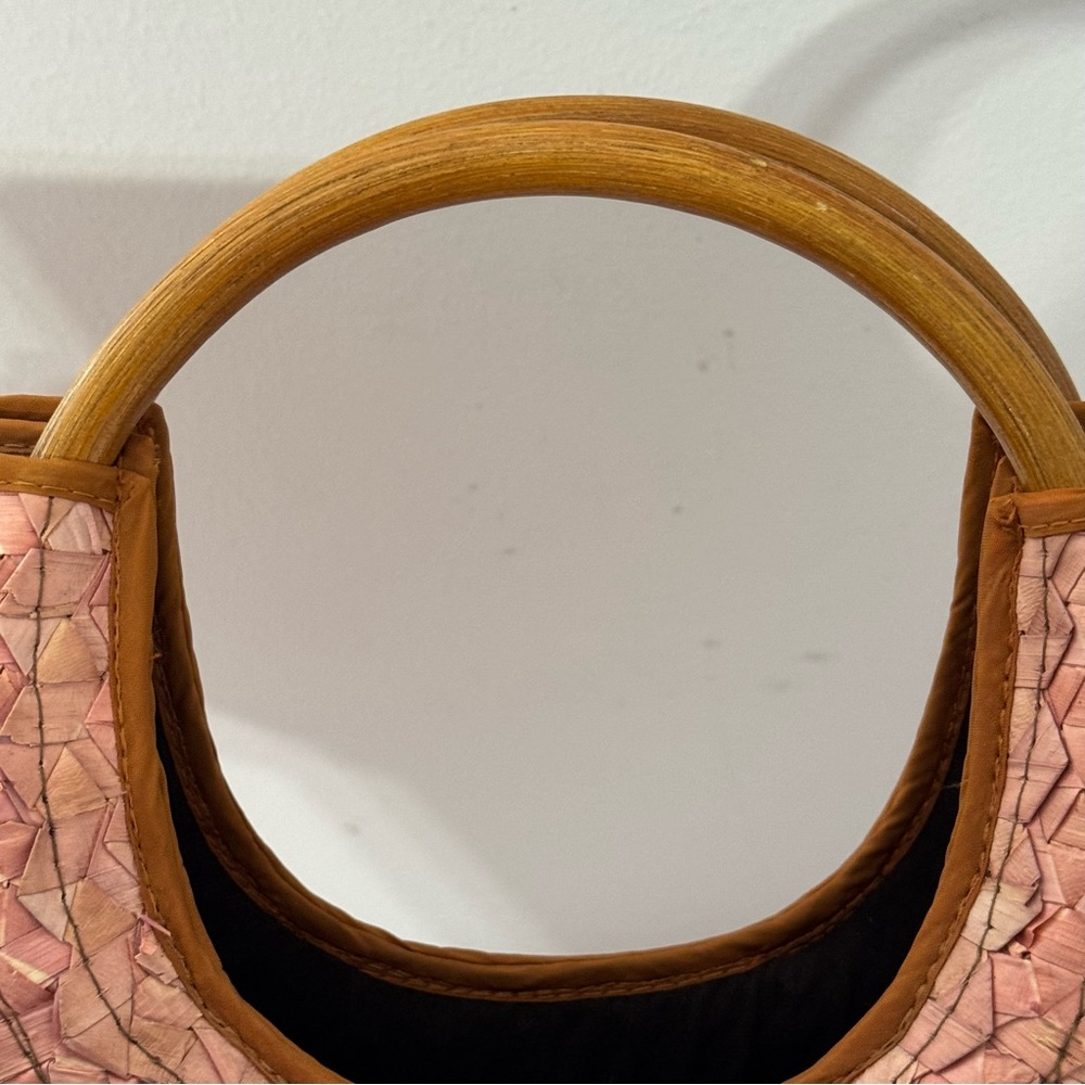 Hand-woven Straw Boho Handbag with Wood Round Top Handle - Picture 2 of 5